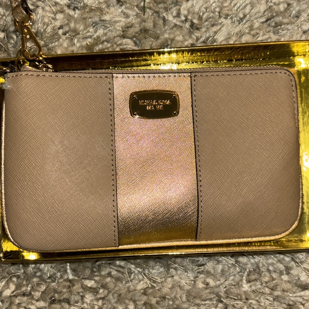 Michael Kors Wristlet - Picture 2 of 4